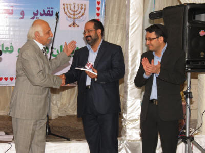 تقدیر دکتر الیاسی از دکتر حاخام حمامی لاله زار رییس اسبق انجمن کلیمیان و نماینده اسبق کلیمیان در مجلس شورای اسلامی